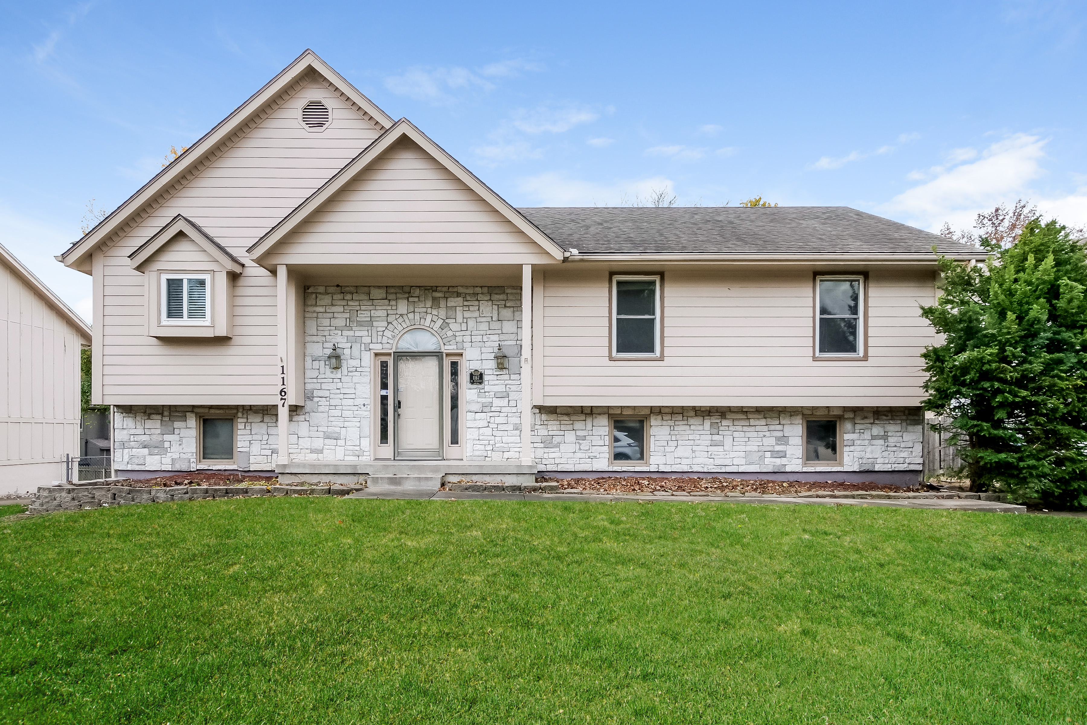 1167 NE Mulberry St Lees Summit, MO 64086